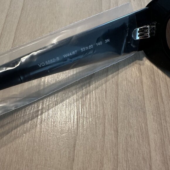 NWT Vogue Sunglasses VO5582S Black Smoke Oval Shape One Size - Picture 11 of 12